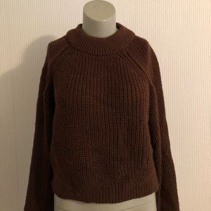 Like new! Soft knitted sweater in rich brown!